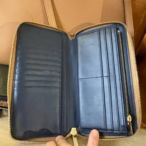 ONE Tory  Burch Wallet - Picture 6 of 13